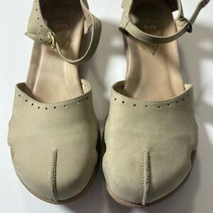 Dansko Mary Janes in Taupe Mushroom Color. Nubuck Leather, Rubber Sole. 9.5-10